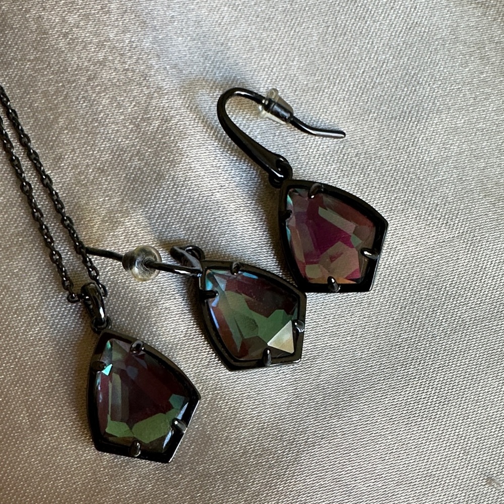 Kendra Scott Iridescent Pendant Necklace and earrings